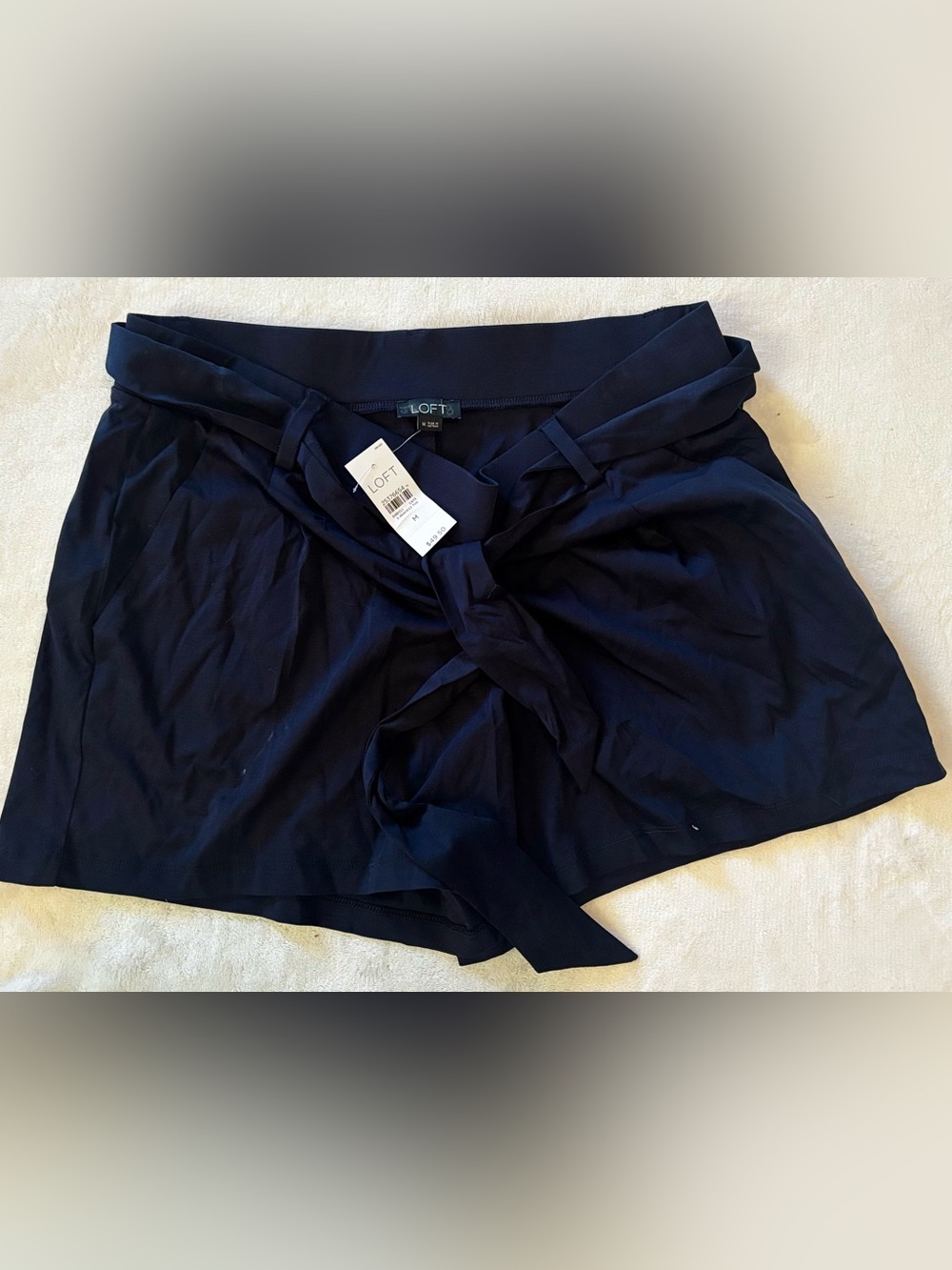 LOFT Navy Tie Waist Shorts
Meduim High Rise Wide Leg
Dressy Pockets- NWT
